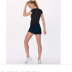 Lululemon Hotty hot short size 4! Brand new
